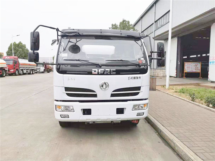 實惠型8噸東風油罐車